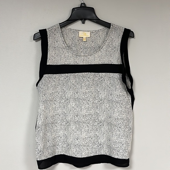 Creative Concepts Black and White sleeveless blouse, black accent stripes size M - Picture 1 of 8